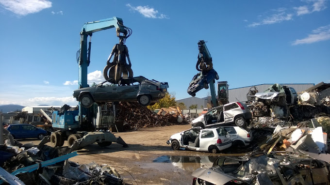 Aperçu des activités de la casse automobile MICHELOT située à GRIMAUD (83310)